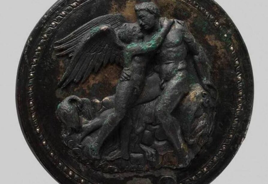 El espejo de Eros en Vergina - Verghina | Secret World Trip Planner