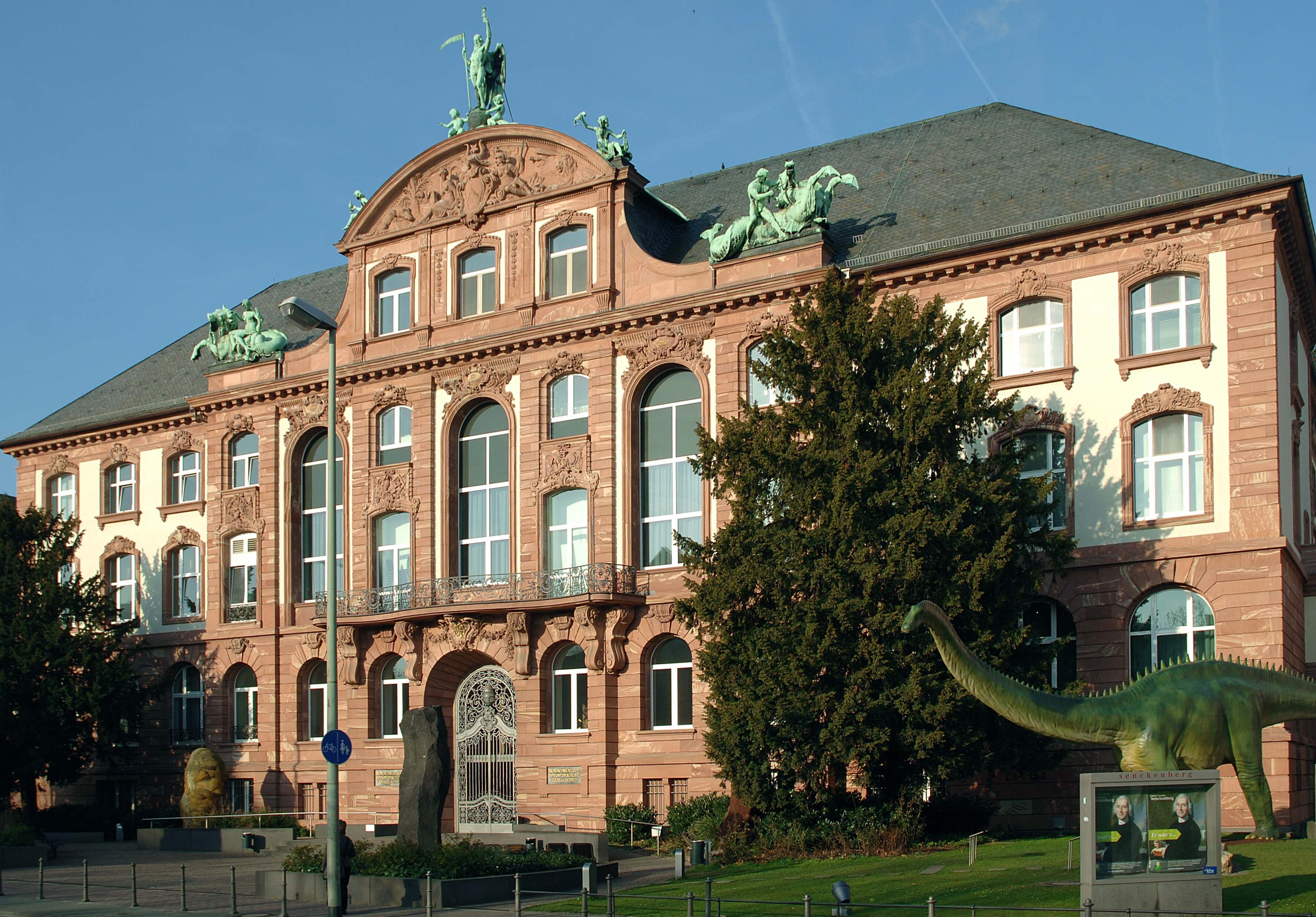 Frankfurt: Senckenberg Naturmuseum - Frankfurt am Main | Secret World Trip Planner