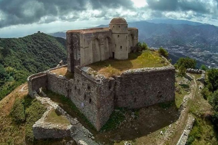 Diamante fuerte - Genova | Secret World Trip Planner
