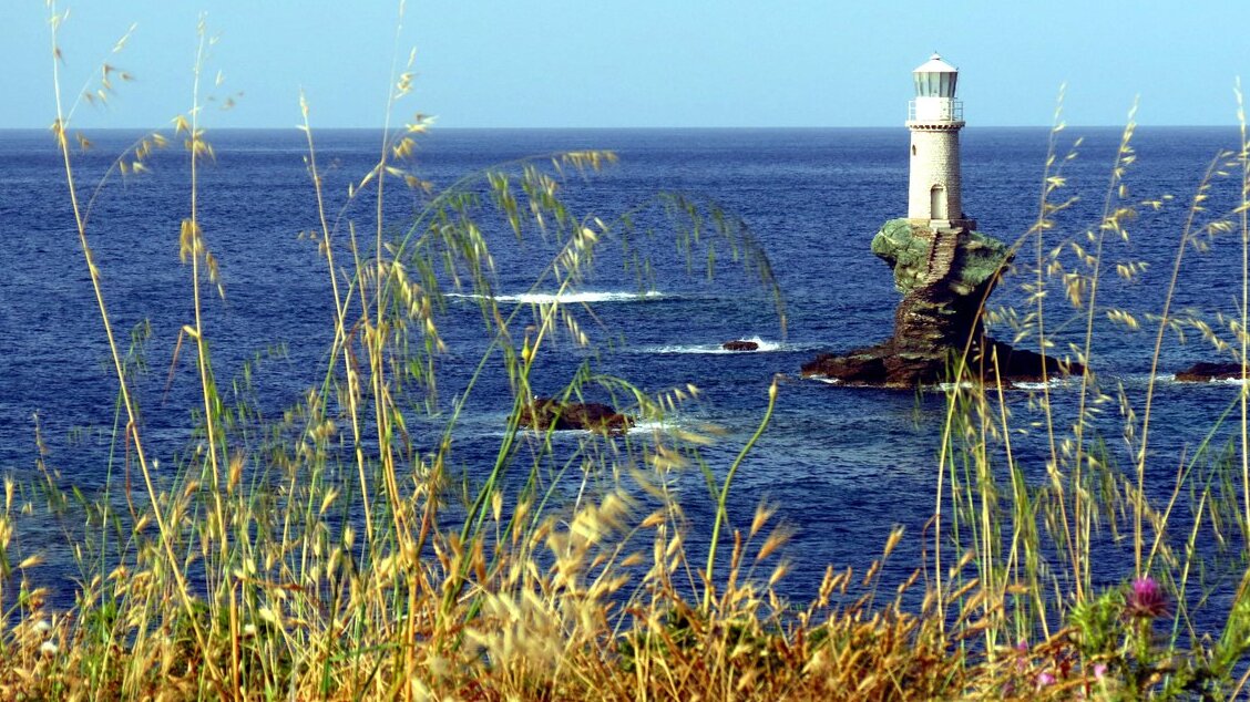 Faro de Tourlitis, primer faro automático de Grecia - Mar Egeo | Secret World Trip Planner