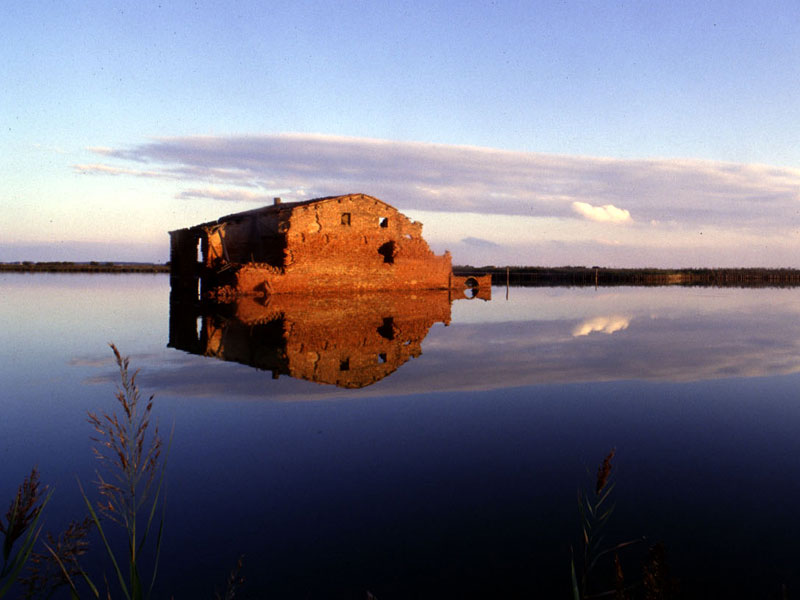 Comacchio کی وادیاں - Comacchio | Secret World Trip Planner
