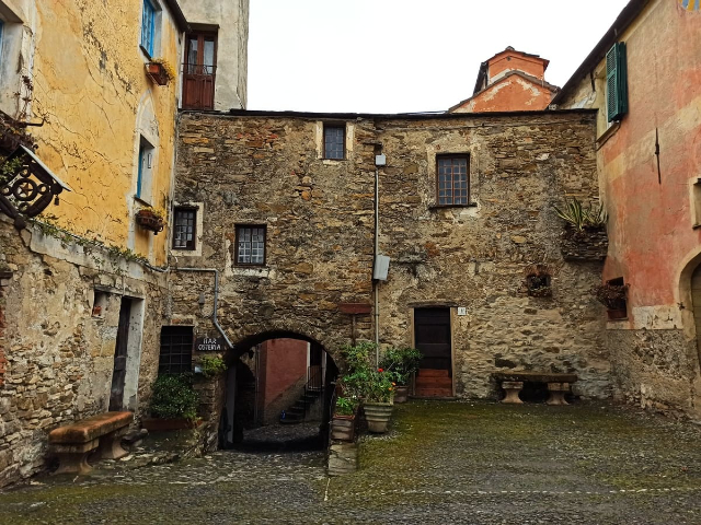 Colla Micheri: el pueblo encantado de Thor Heyerdahl - Colla Micheri | Secret World Trip Planner