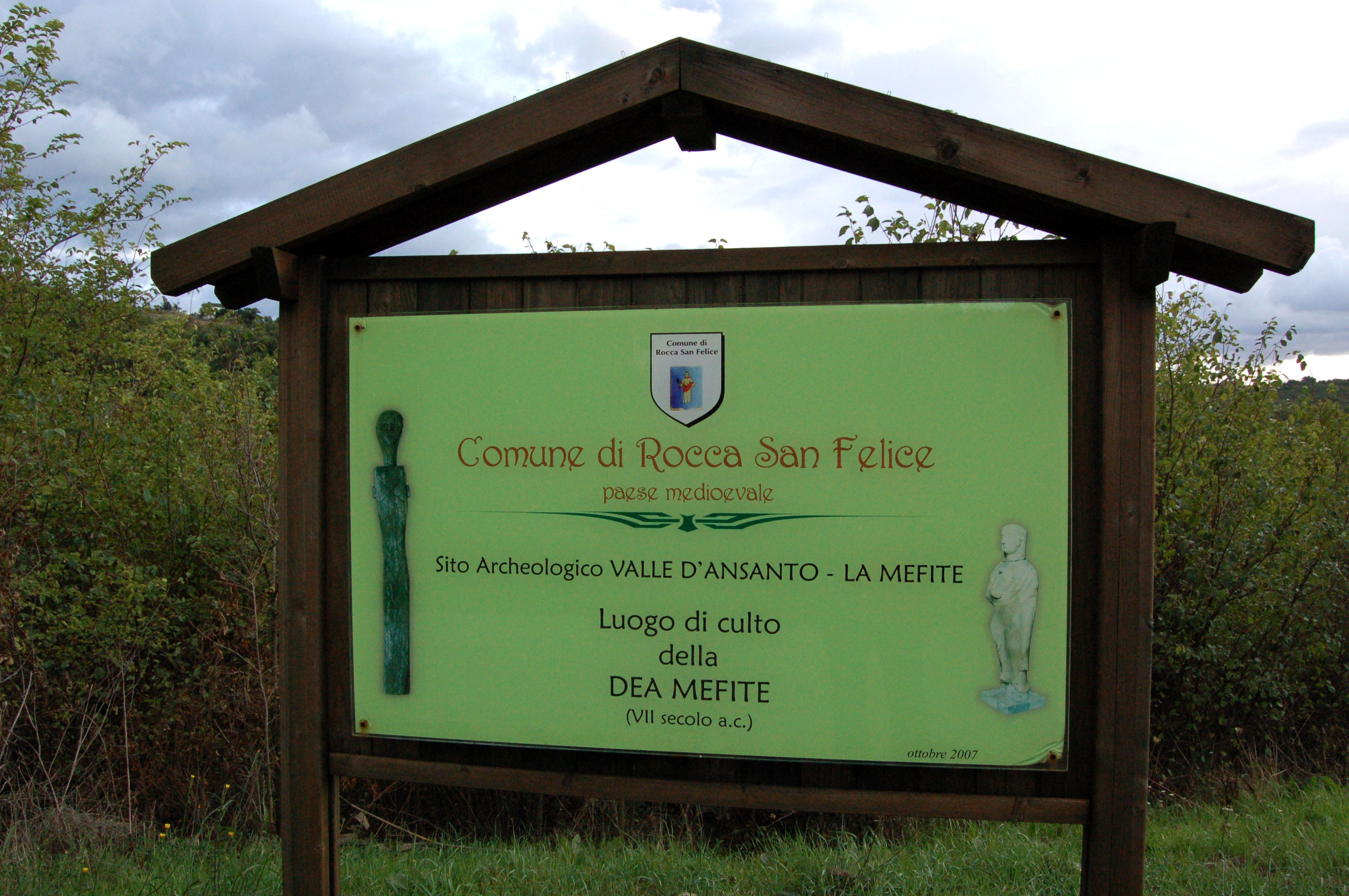 Mephite को नरक का द्वार.... - Rocca San Felice | Secret World Trip Planner