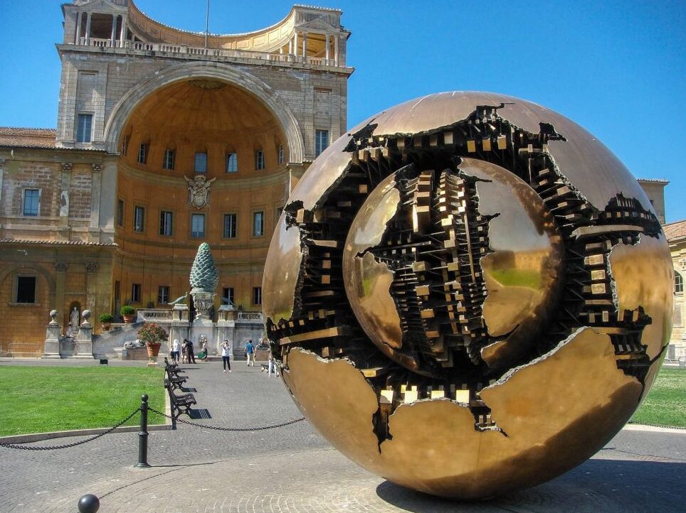 Сфера ўнутры сферы Помодоро - Città del Vaticano | Secret World Trip Planner