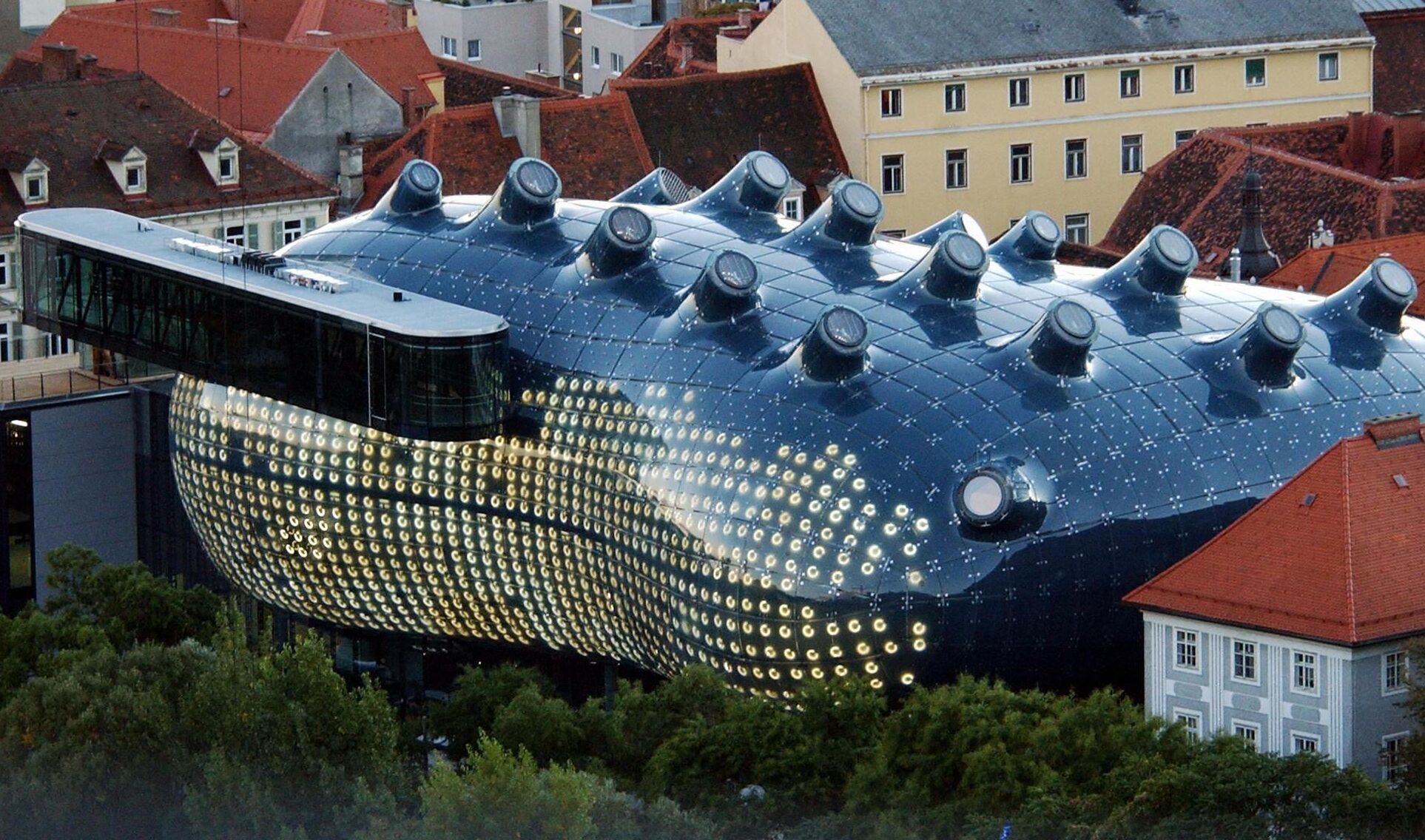 Kunsthaus Graz, a bubble dedicated to art — Graz