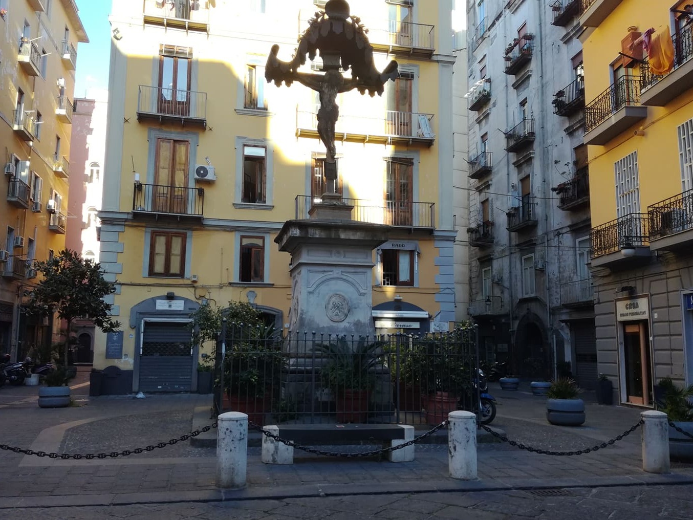 Leseni križ Borgo Orefici - Napoli | Secret World Trip Planner