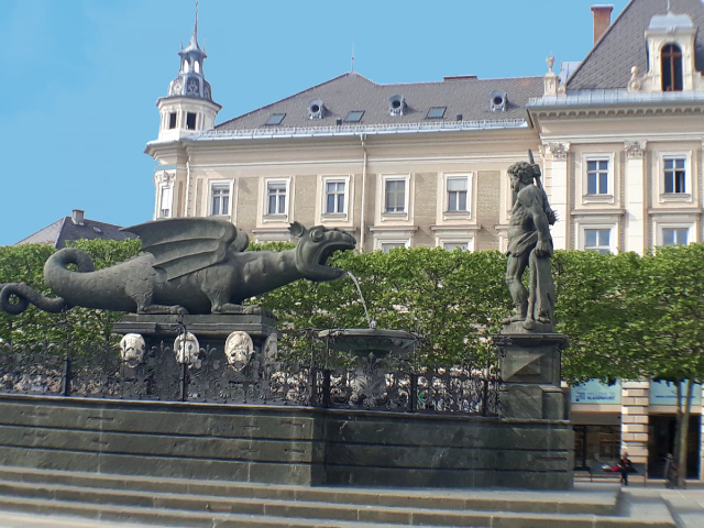 מזרקת תולעי לינד - Klagenfurt am Wörthersee | Secret World Trip Planner