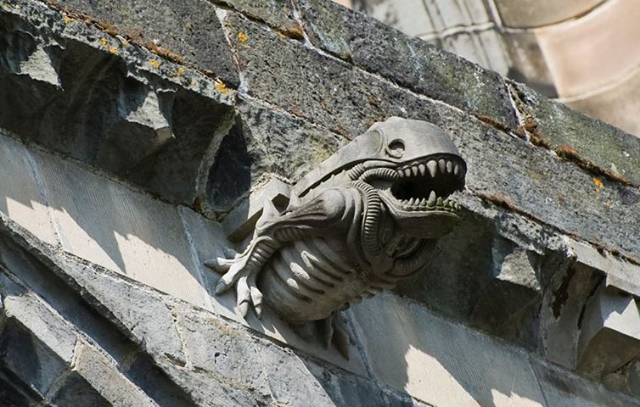 Paisley e i Gargoyles - Abbey Cl | Secret World Trip Planner