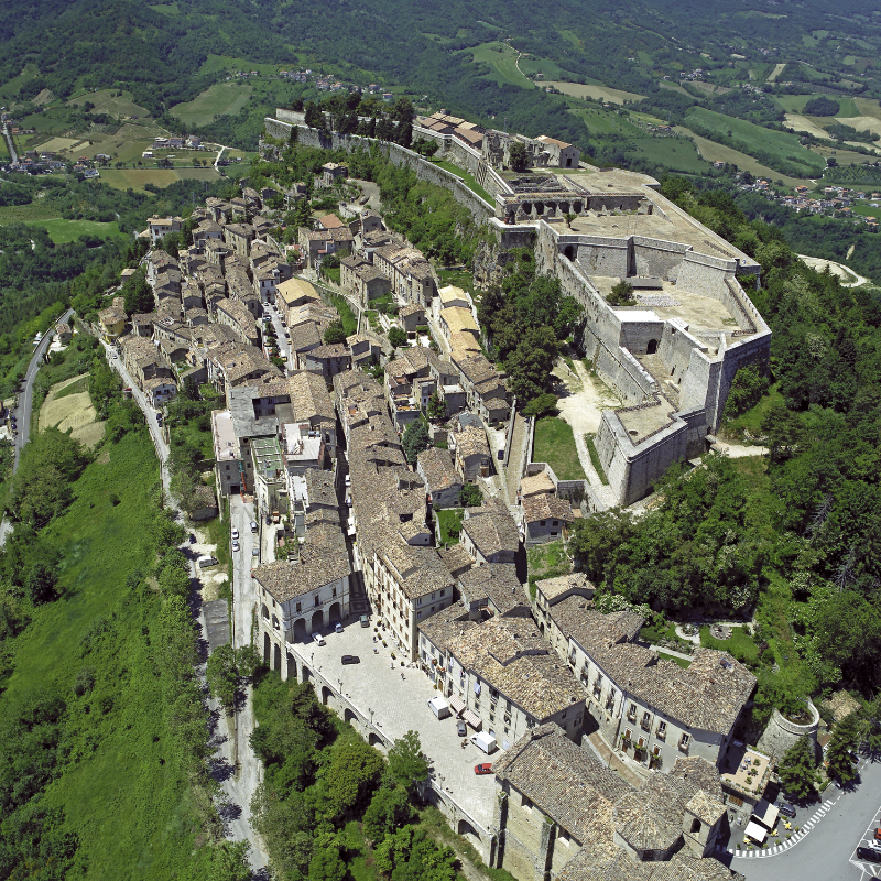 സേക്രറ്റെല്ല ഡെൽ ട്രോണ്ടോയുടെ കോട്ട - Civitella del Tronto | Secret World Trip Planner