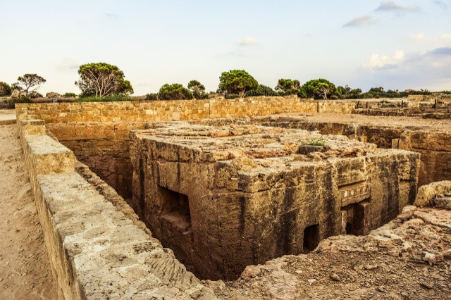 Makam Para Raja - Chloraka | Secret World Trip Planner