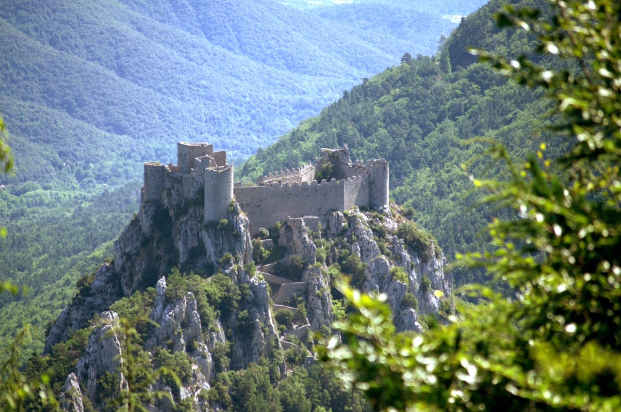 Castillo de Puilaurens - Puilaurens | Secret World Trip Planner