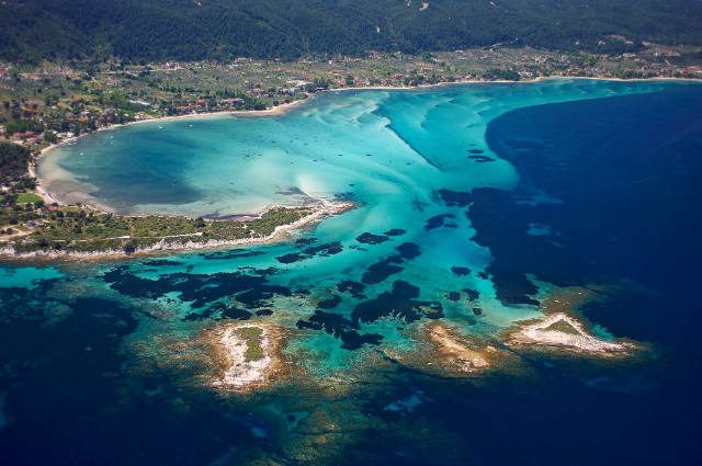 L'enchanteresse lagune bleue de Chalcidique — Unnamed Road