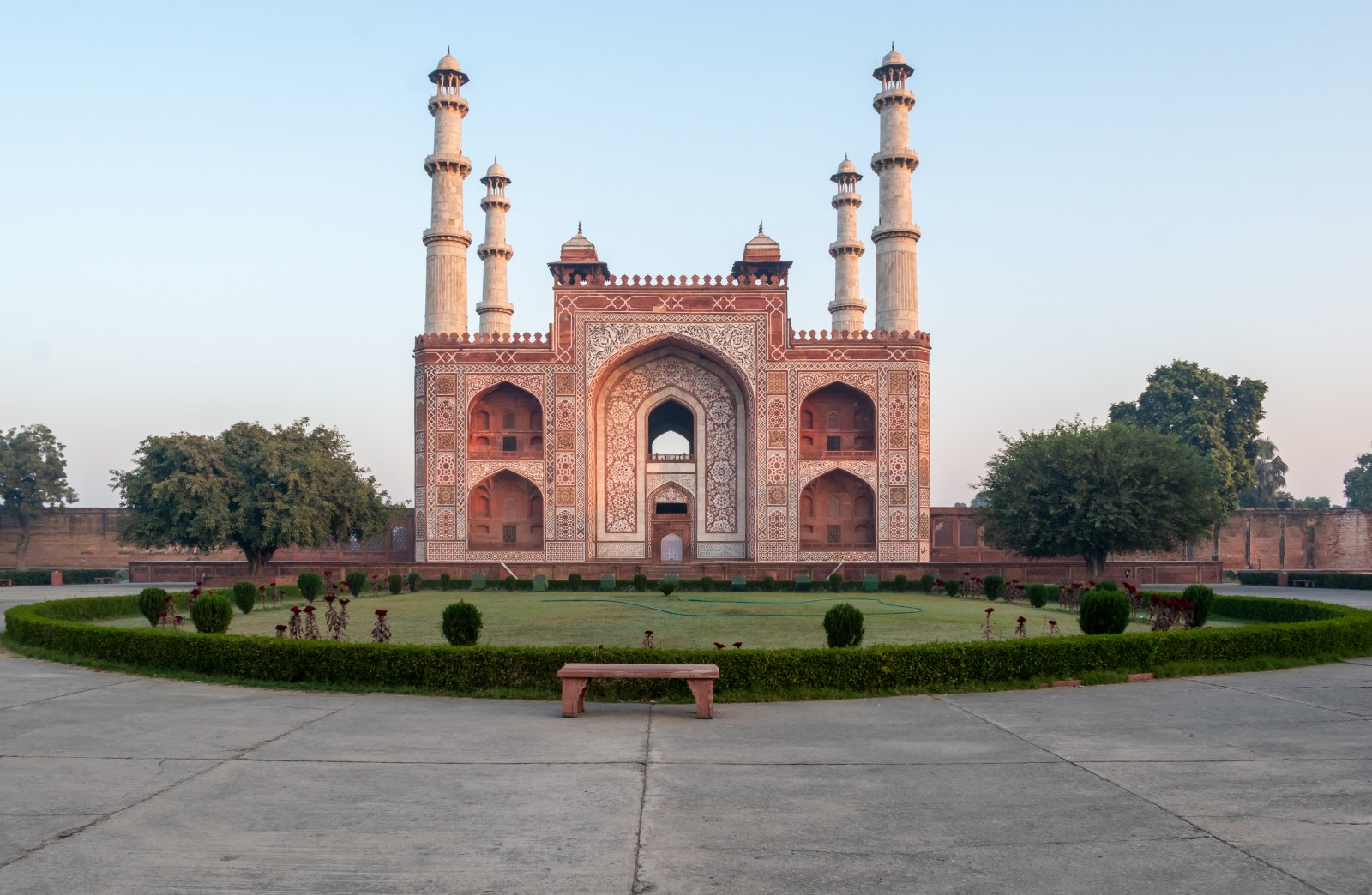 Tumba de Akbar el Grande - Agra | Secret World Trip Planner