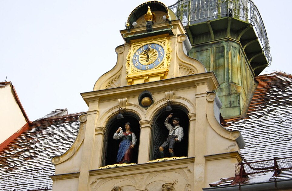 Graz | The Glockenspiel:Come dance with me! — Graz