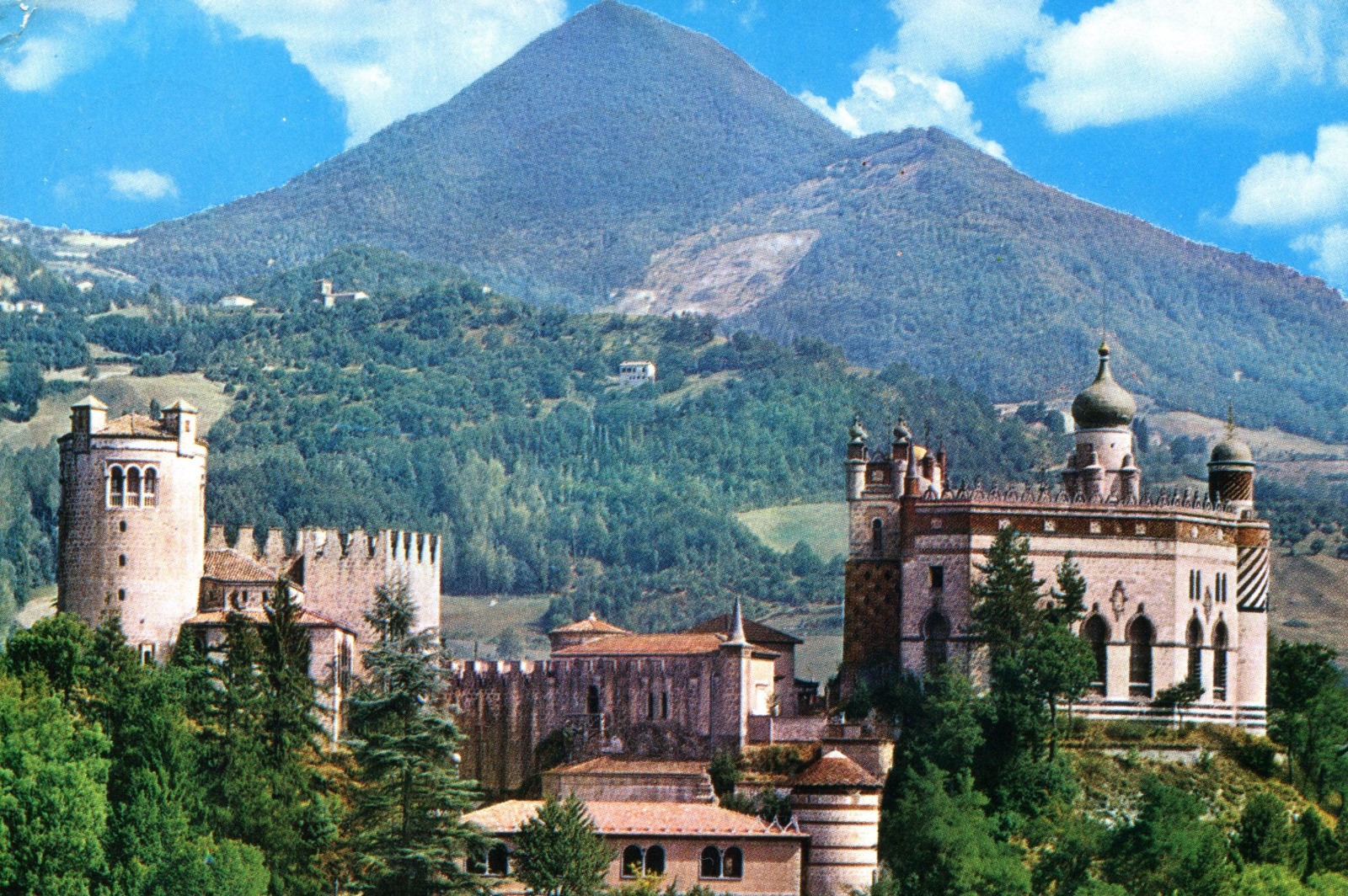 El castillo de Rocchetta Mattei - Ponte | Secret World Trip Planner