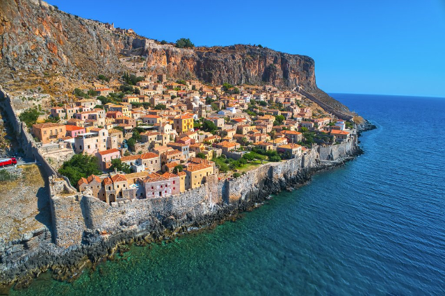 Svelati i misteri di Monemvasia: la città-fortezza della Grecia con la capsula del tempo — Malvasia