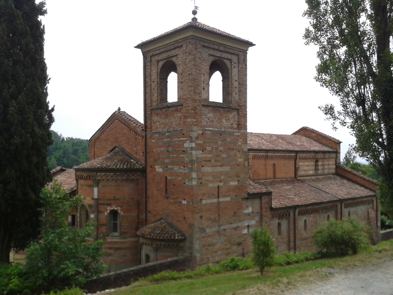 Abadía de Santa María de Vezzolano - Località Vezzolano | Secret World Trip Planner