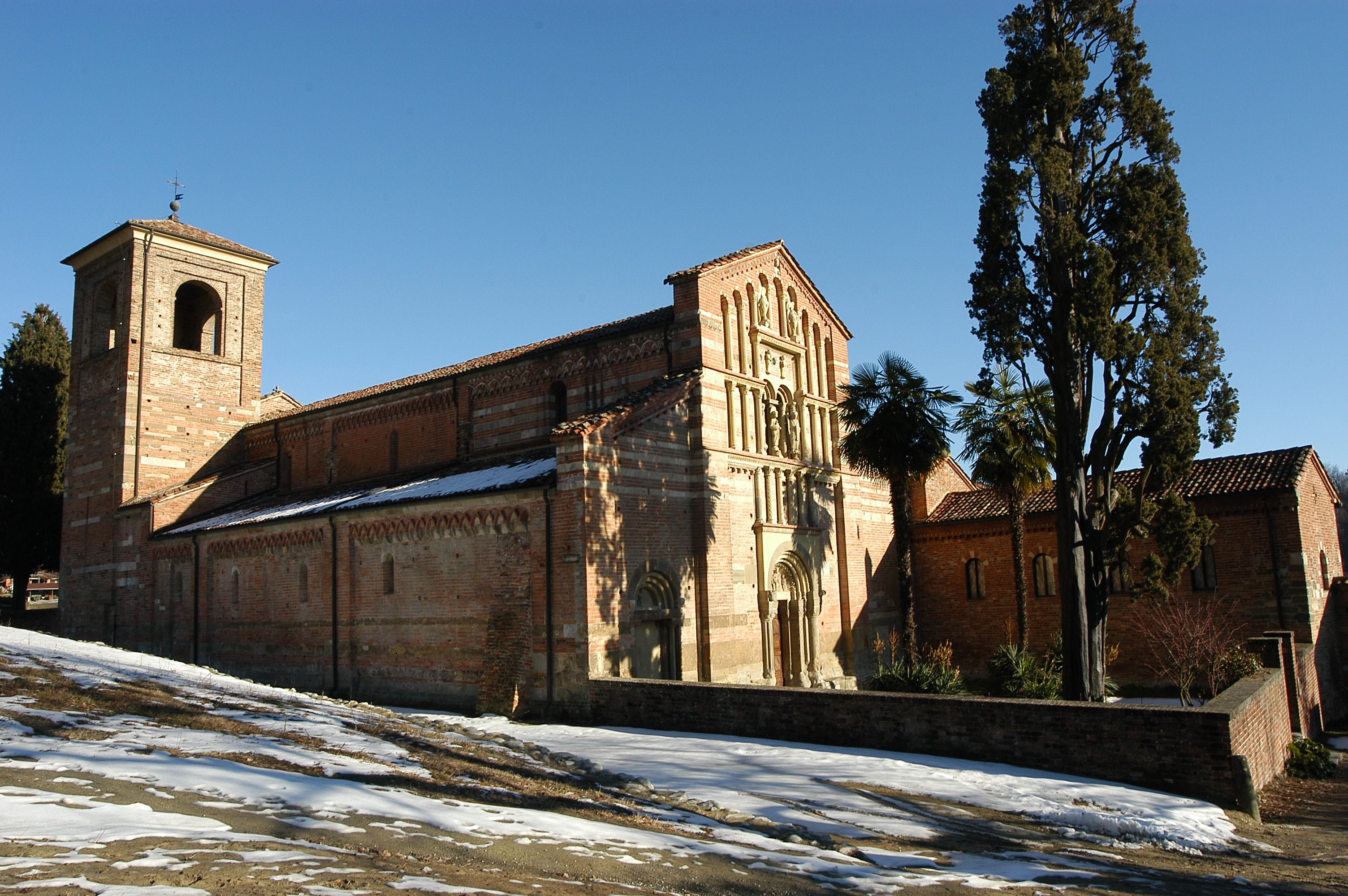 Abadía de Santa María de Vezzolano - Località Vezzolano | Secret World Trip Planner