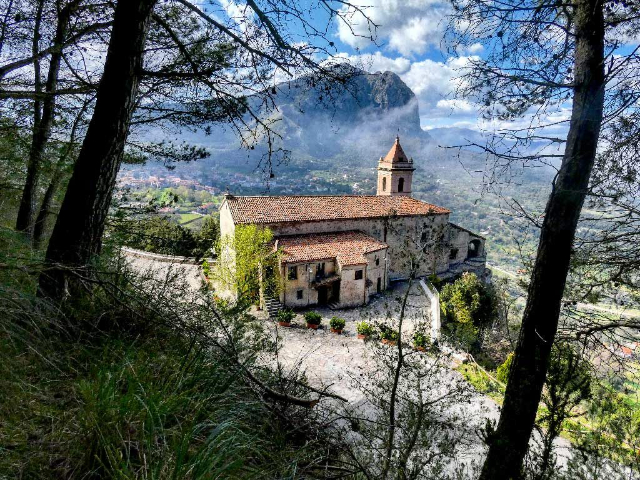 Heiligtum der Muttergottes von Pietrasanta - San Giovanni A Piro | Secret World Trip Planner