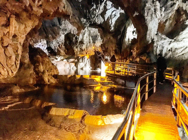 Kastrijska jezerska jama - Epar.Od. Sarantapichou - Idaton Stigos | Secret World Trip Planner
