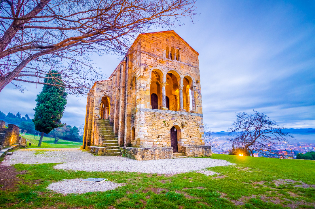 Santa Maria del Naranco eliza - Oviedo | Secret World Trip Planner