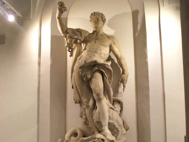 Hércules en la tienda - Genova | Secret World Trip Planner