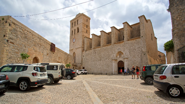 Ibiza katedraal - Eivissa | Secret World Trip Planner
