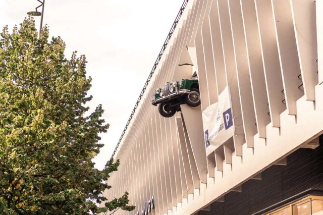 Coche en caída de Burdeos - Bordeaux | Secret World Trip Planner