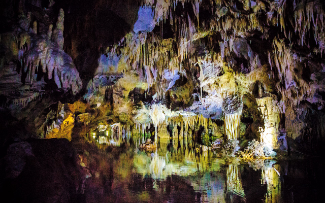 Gua Diros: Keajaiban Bawah Tanah di Peloponnese - Pyrgos Dirou | Secret World Trip Planner