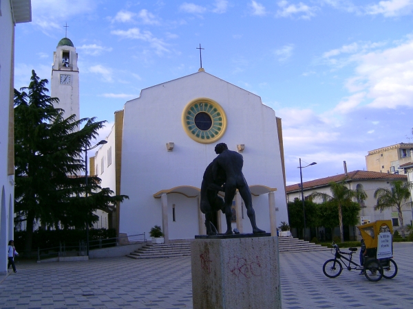 Estatua de Hércules y el león - Policoro | Secret World Trip Planner