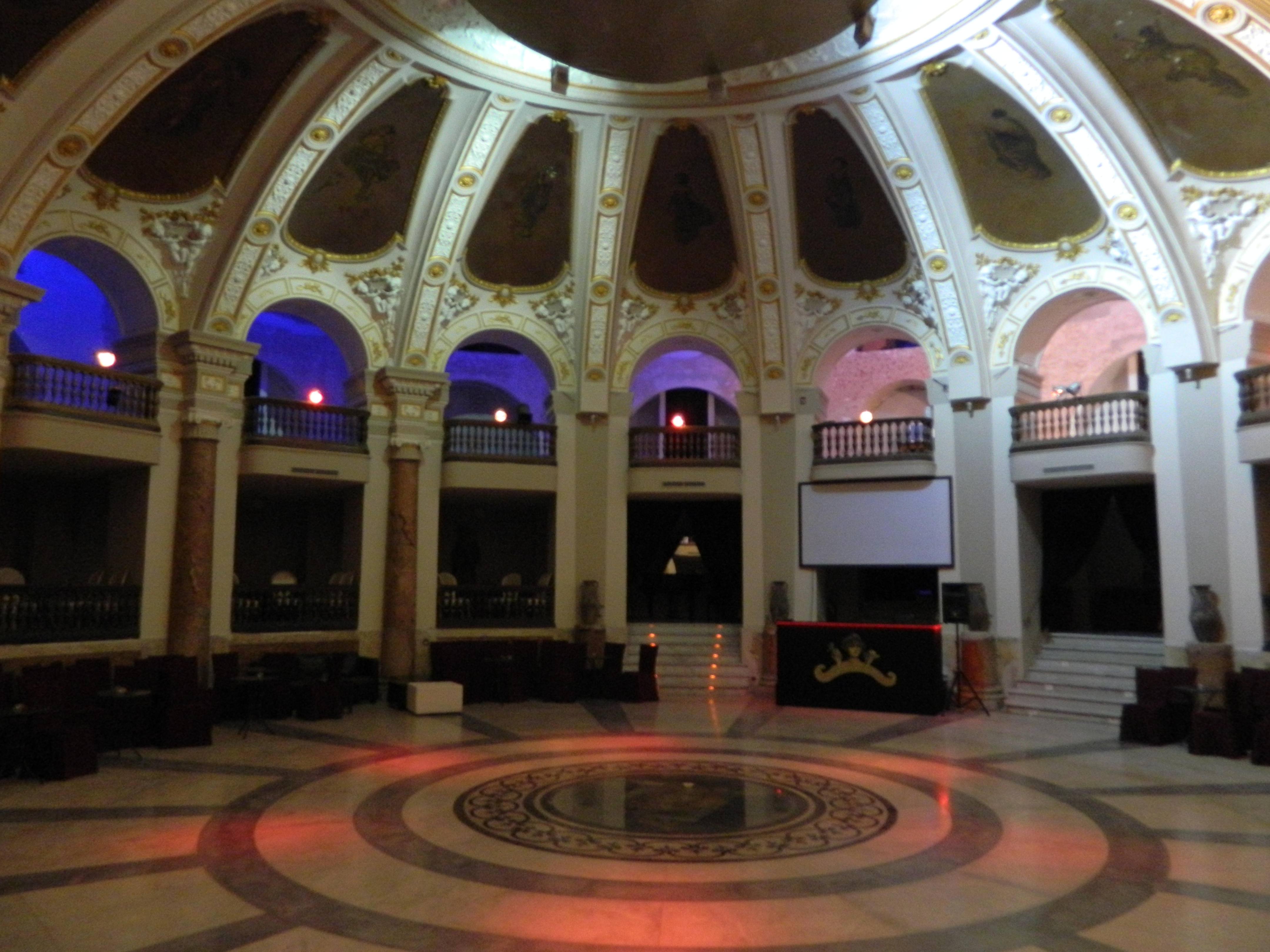 Der Salone Margherita, Italiens erstes Café Chantant - Napoli | Secret World Trip Planner