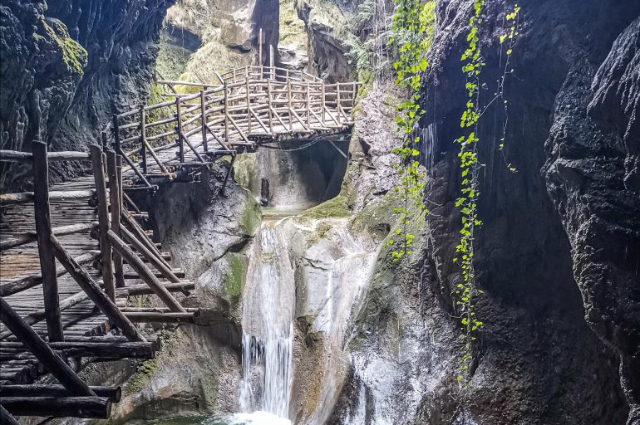 Coves de Caglieron - Via Grotte del Caglieron | Secret World Trip Planner