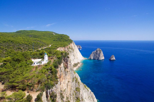 Luz de guía en los acantilados: El faro de Keri en Zákynthos — Κέρι