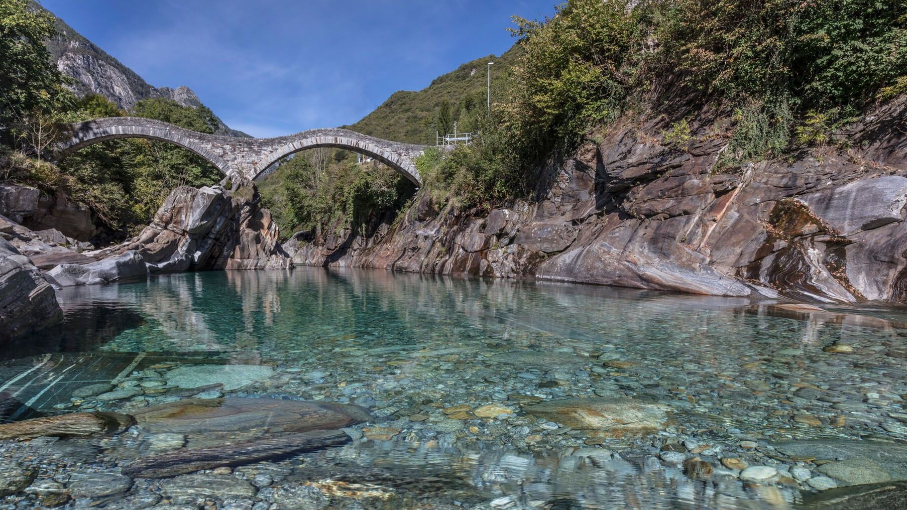 Verzasca jõgi, maailma puhtaim jõgi - Lavertezzo | Secret World Trip Planner