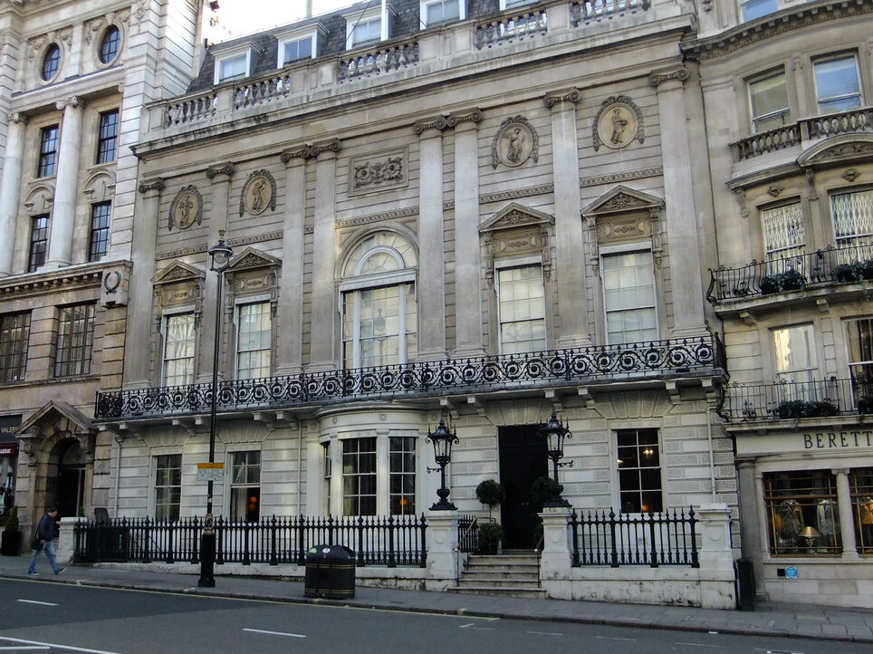 White's Gentlemen's Club | Inglaterra - Whitechapel | Secret World Trip Planner