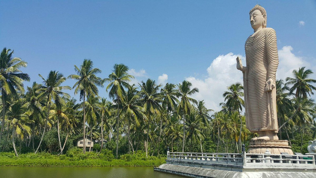 La estatua de Buda de Hikkaduwa - Peraliya | Secret World Trip Planner
