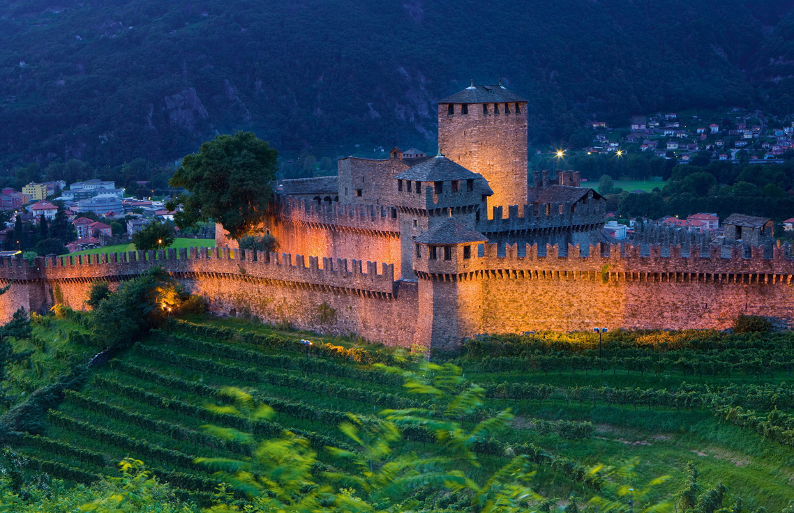 Ning gunung Bellinzona, ing Montebello Castle - Bellinzona | Secret World Trip Planner