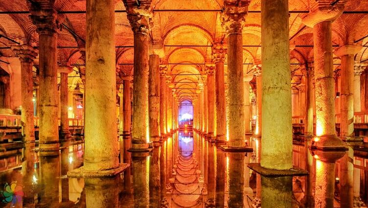 Estambul: La Basílica de la Cisterna - Yerebatan Cd. 1/3 | Secret World Trip Planner
