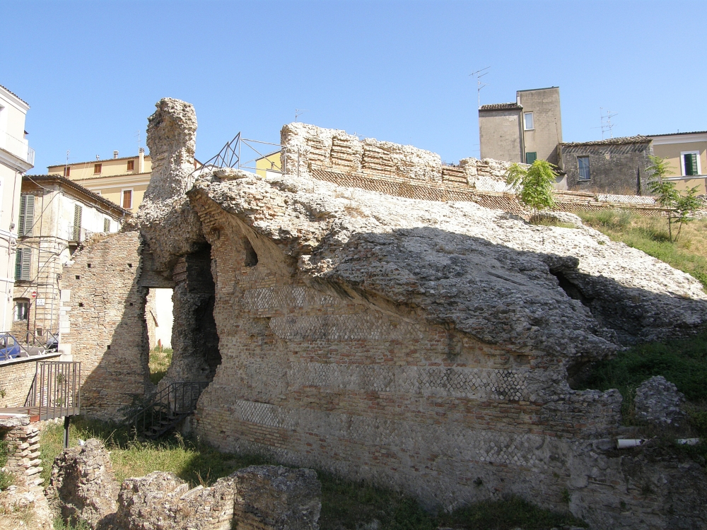Teatro romano de Chieti - Chieti | Secret World Trip Planner