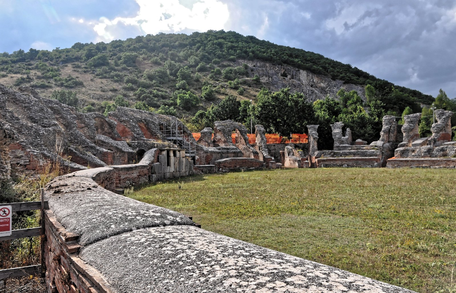 El valle superior del río Aterno y el antiguo Amiternum - Frazione S. Vittorino | Secret World Trip Planner