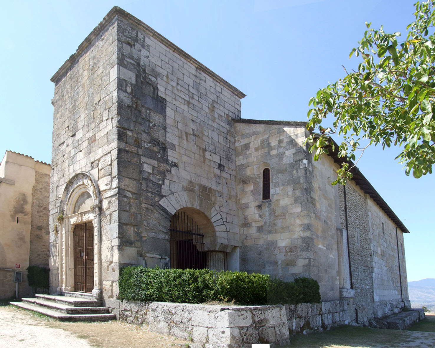 Gereja San Pietro di Albe - Massa D'Albe | Secret World Trip Planner