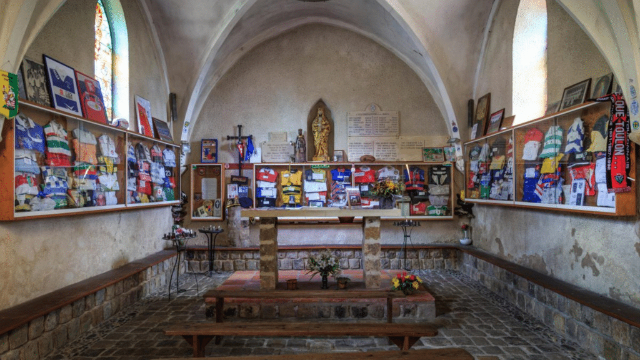 Notre Dame du Rugby - Larrivière-Saint-Savin | Secret World Trip Planner