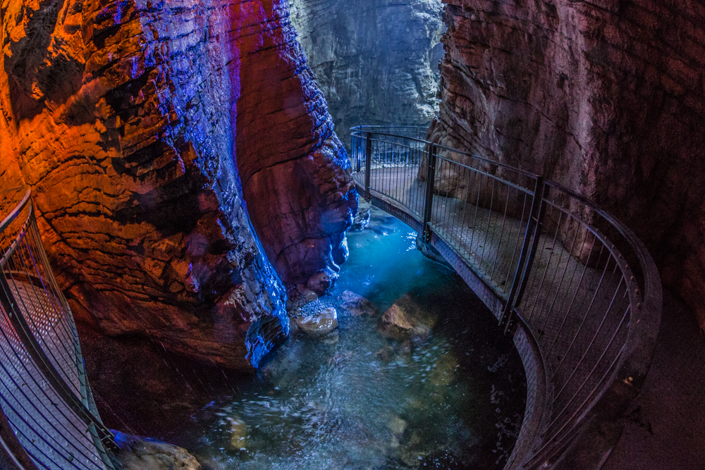 Гротта каската дель Вароне - Cologna | Secret World Trip Planner