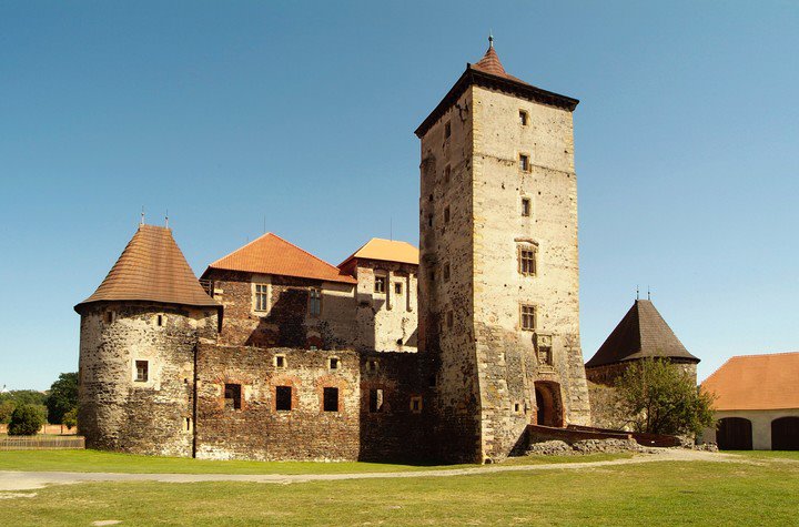 Kasteel van Svihov - ?erné jezero | Secret World Trip Planner