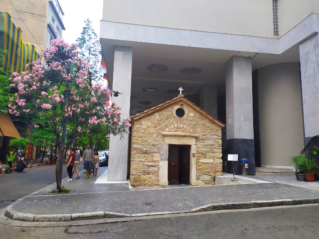 Iglesia de Agia Dynami: Un santuario de la época bizantina envuelto por la modernidad - Athina | Secret World Trip Planner