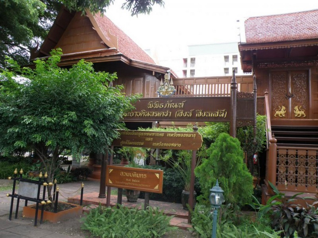 ဖရားဘိုဒင်ဒီချာ (Sing Singhaseni) ပြတိုက် - Khet Wang Thonglang | Secret World Trip Planner
