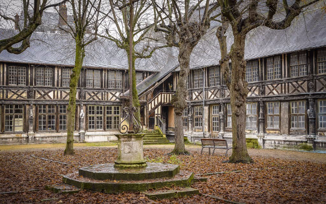 Το Aître St. Maclou - Rouen | Secret World Trip Planner