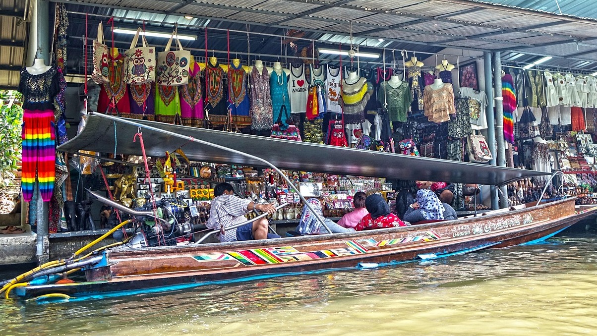 The floating market of Damnoen Saduak - Damnoen Saduak | Secret World Trip Planner