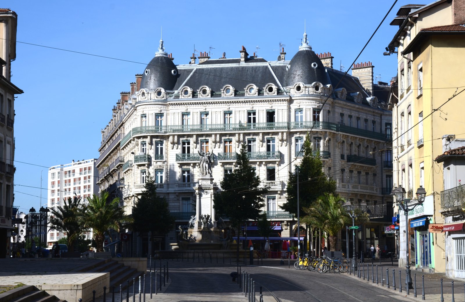 Plaza Notre-Dame de Grenoble - Grenoble | Secret World Trip Planner