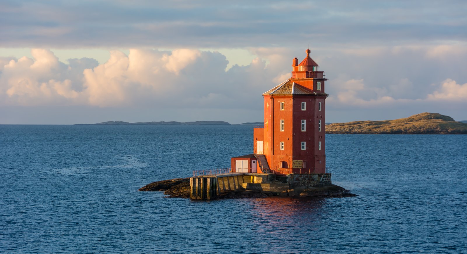 El faro de Kjeungskjær en Noruega - 7142 Uthaug | Secret World Trip Planner